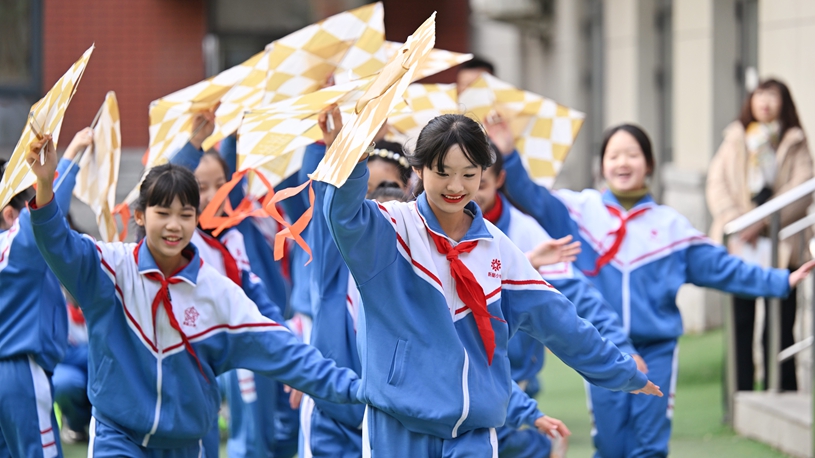 员在参加N